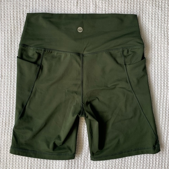 🌳Senita Athletics Lux High Waisted Rio Shorts 7 inch Inseam In Evergreen Medium - Picture 3 of 9